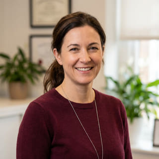 Laura Bennett, responsable des standards de la plateforme chez Ample Négocelle, photographiée pour une photo de profil